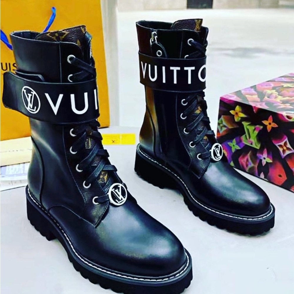 Gently Used-LV TERRITORY FLAT RANGER COMBAT BOOT SIZE 36